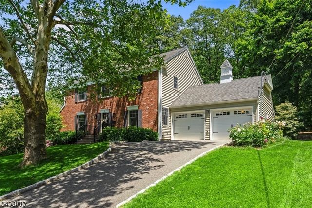 22 Ridge Dr W., Berkeley Heights Twp., NJ 07922