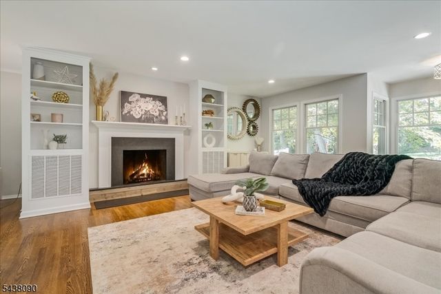 22 Ridge Dr W., Berkeley Heights Twp., NJ 07922