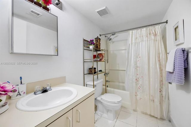 14951 SW 82nd Ln 17-403, Miami, FL 33193