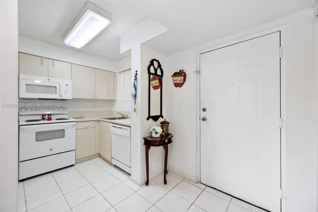 14951 SW 82nd Ln 17-403, Miami, FL 33193