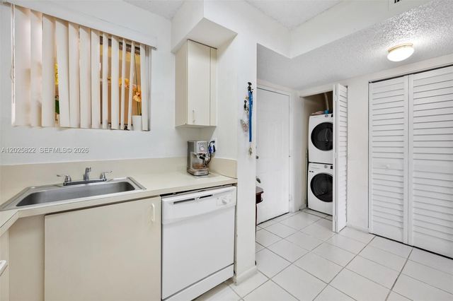 14951 SW 82nd Ln 17-403, Miami, FL 33193