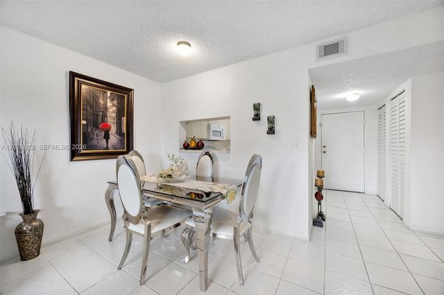 14951 SW 82nd Ln 17-403, Miami, FL 33193