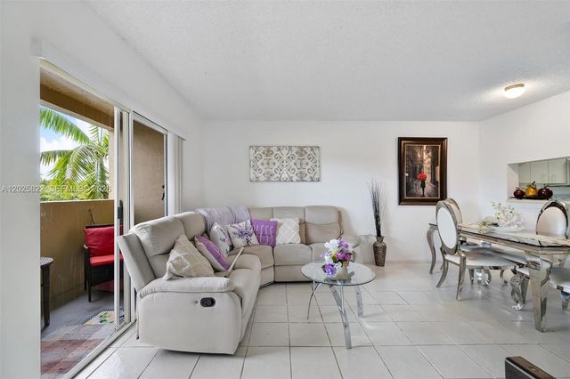14951 SW 82nd Ln 17-403, Miami, FL 33193