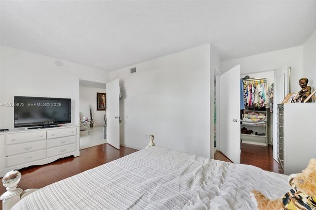 14951 SW 82nd Ln 17-403, Miami, FL 33193