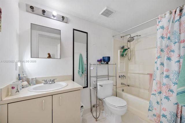14951 SW 82nd Ln 17-403, Miami, FL 33193