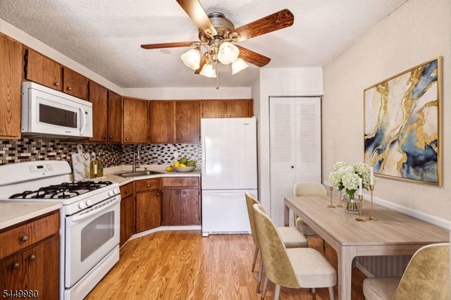 61 Taylor Dr, Franklin Twp., NJ 08823