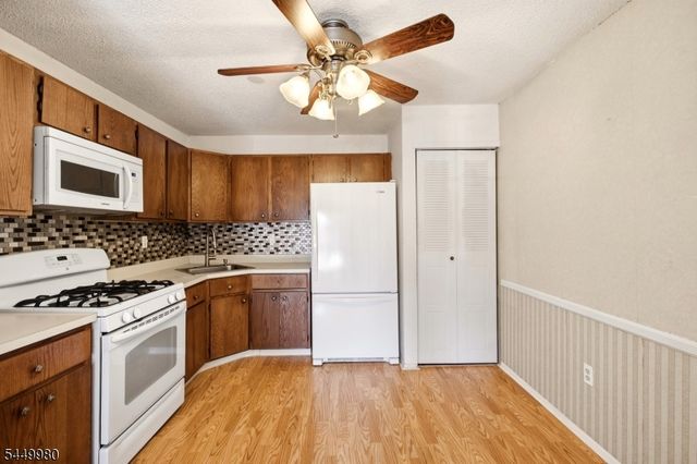 61 Taylor Dr, Franklin Twp., NJ 08823