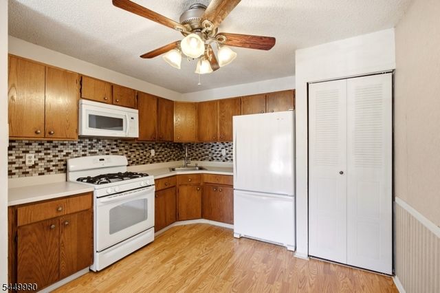 61 Taylor Dr, Franklin Twp., NJ 08823