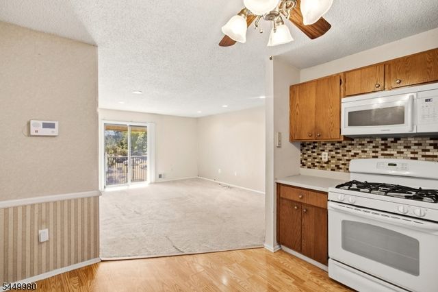 61 Taylor Dr, Franklin Twp., NJ 08823