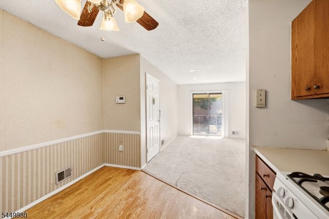 61 Taylor Dr, Franklin Twp., NJ 08823