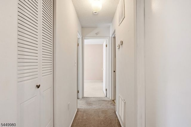 61 Taylor Dr, Franklin Twp., NJ 08823