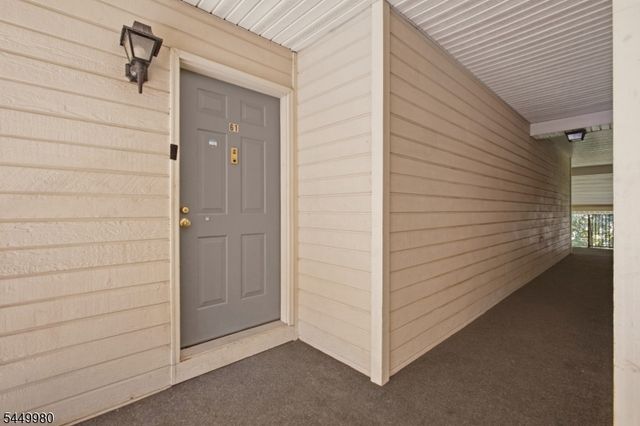 61 Taylor Dr, Franklin Twp., NJ 08823