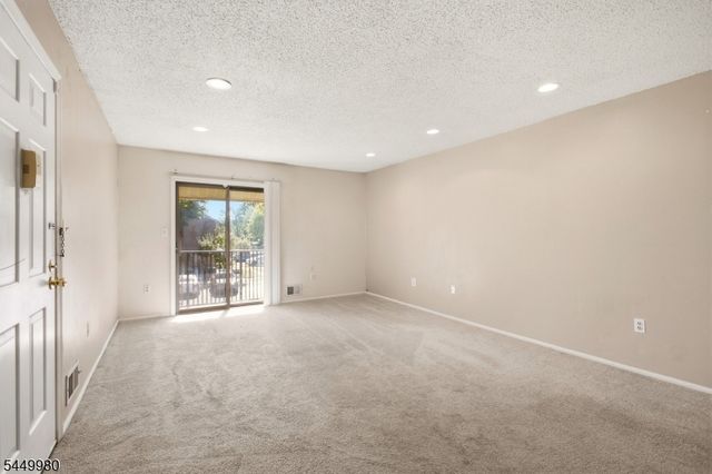 61 Taylor Dr, Franklin Twp., NJ 08823