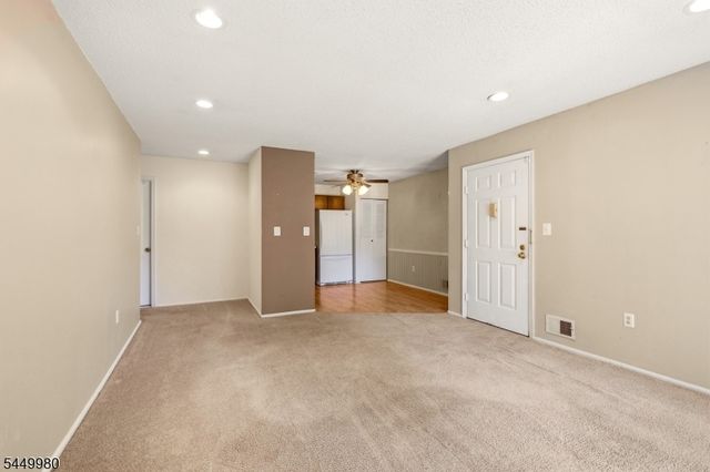 61 Taylor Dr, Franklin Twp., NJ 08823