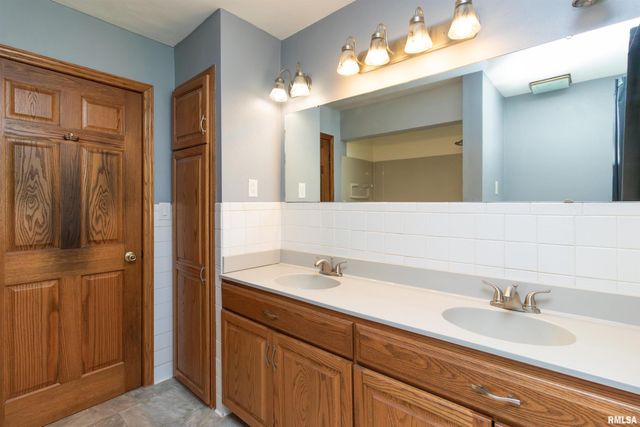 1106 HOWARD Court, Pekin, IL 61554