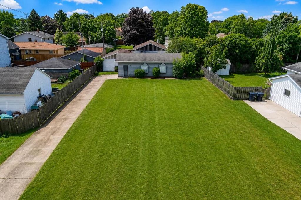 4271 S 93RD STREET, Greenfield, WI 53228