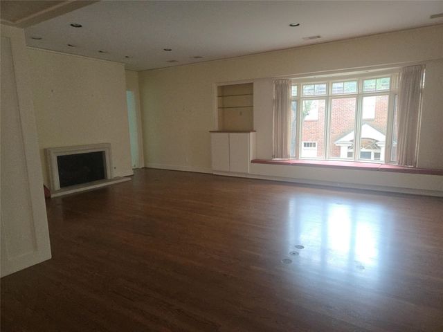 315 Sugarberry Circle, Houston, TX 77024