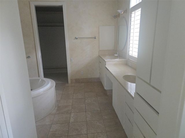 315 Sugarberry Circle, Houston, TX 77024