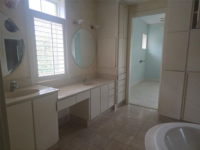 315 Sugarberry Circle, Houston, TX 77024