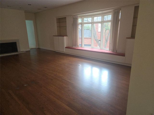 315 Sugarberry Circle, Houston, TX 77024