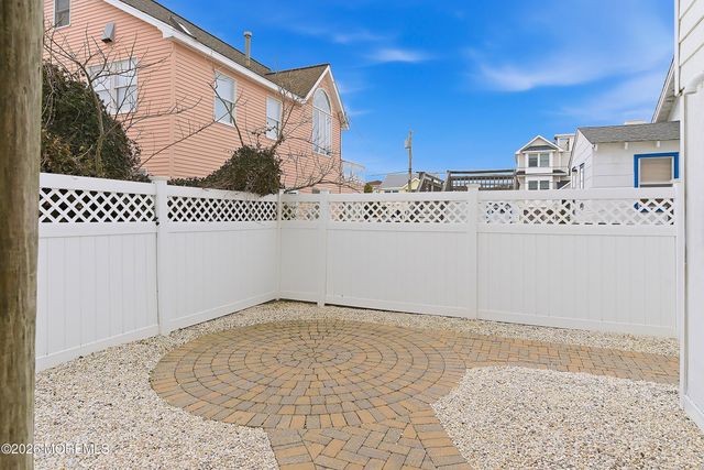 514 N Atlantic Avenue, Beach Haven, NJ 08008