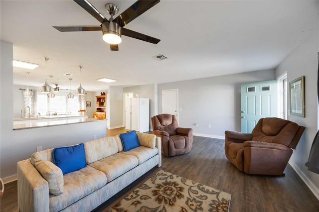 436 CIRCLEWOOD DRIVE J5, Venice, FL 34293