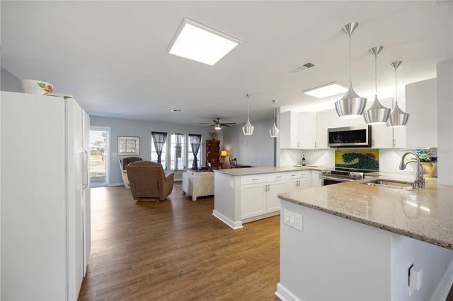 436 CIRCLEWOOD DRIVE J5, Venice, FL 34293