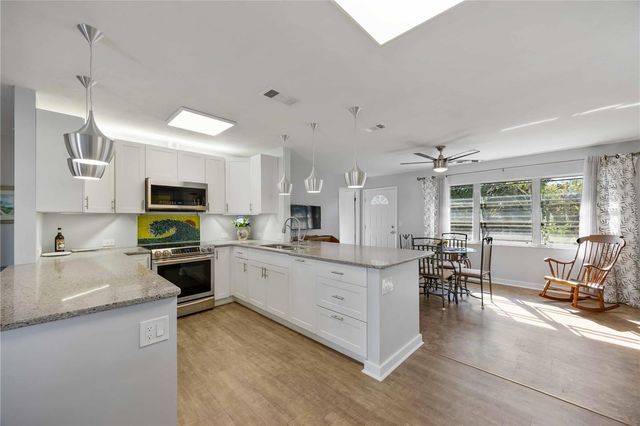 436 CIRCLEWOOD DRIVE J5, Venice, FL 34293