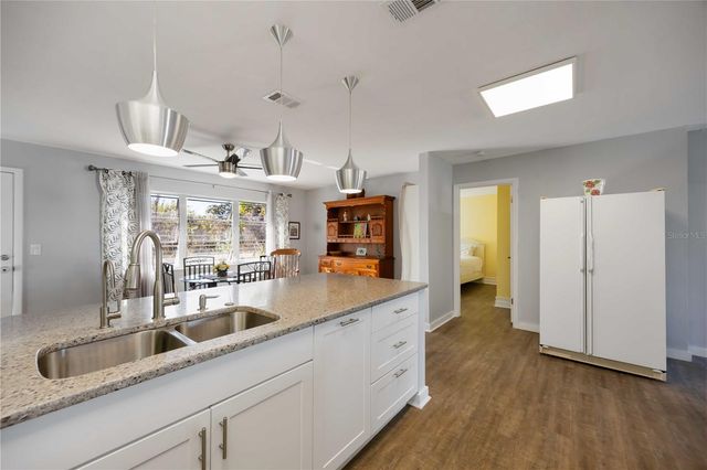 436 CIRCLEWOOD DRIVE J5, Venice, FL 34293