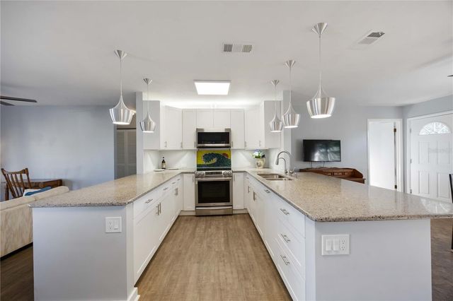 436 CIRCLEWOOD DRIVE J5, Venice, FL 34293