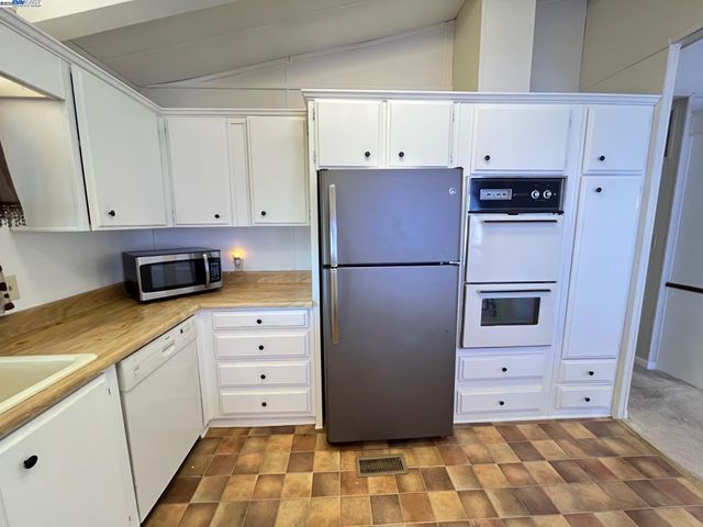 27936 Pueblo Calle, Hayward, CA 94545