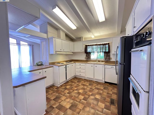 27936 Pueblo Calle, Hayward, CA 94545