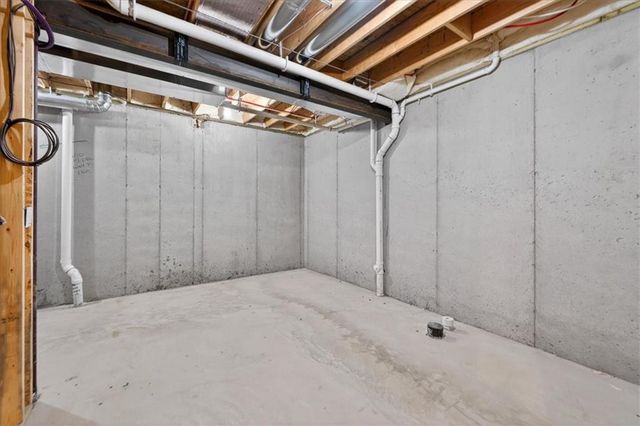 9468 Shady Bend Road, Lenexa, KS 66227