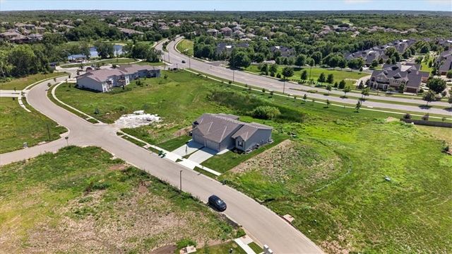 9468 Shady Bend Road, Lenexa, KS 66227
