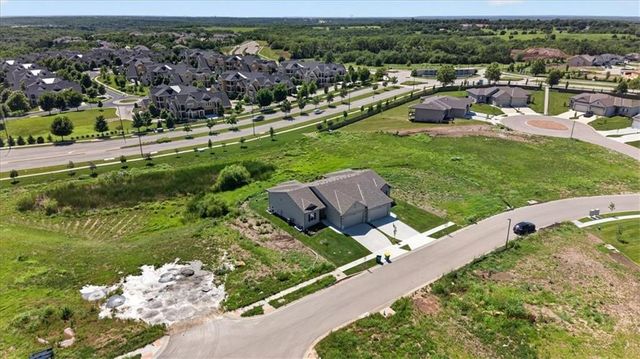 9468 Shady Bend Road, Lenexa, KS 66227