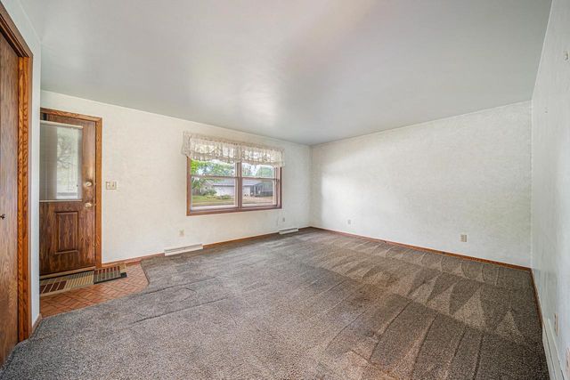 2824 SULLIVAN AVENUE, Kaukauna, WI 54911