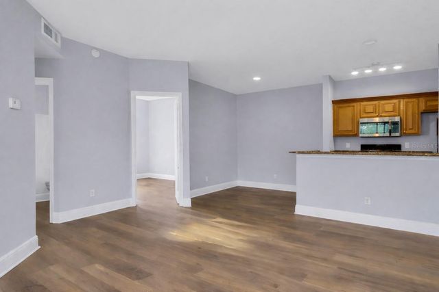 10110 WINSFORD OAK BOULEVARD 621, Tampa, FL 33624