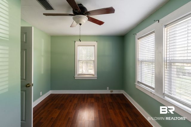 202 Forest St, Chickasaw, AL 36611