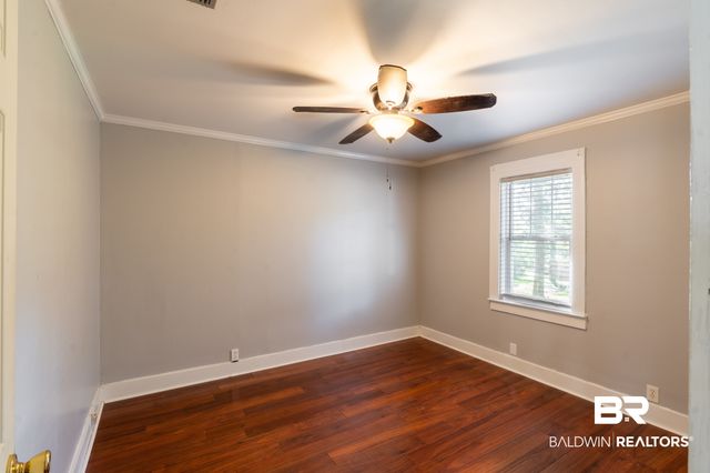 202 Forest St, Chickasaw, AL 36611