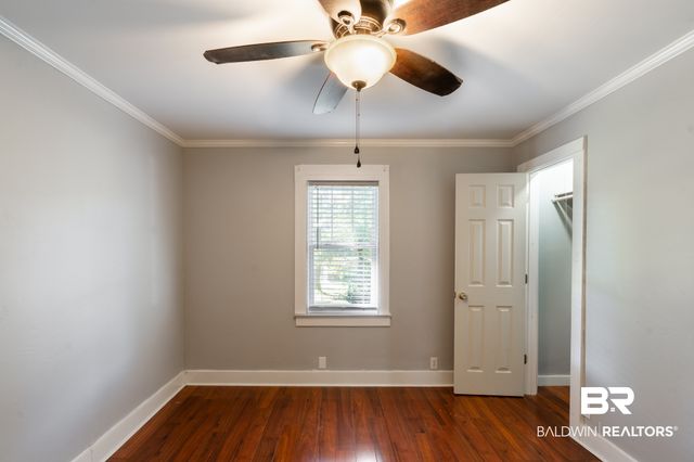 202 Forest St, Chickasaw, AL 36611