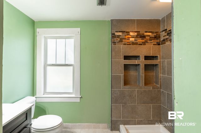 202 Forest St, Chickasaw, AL 36611