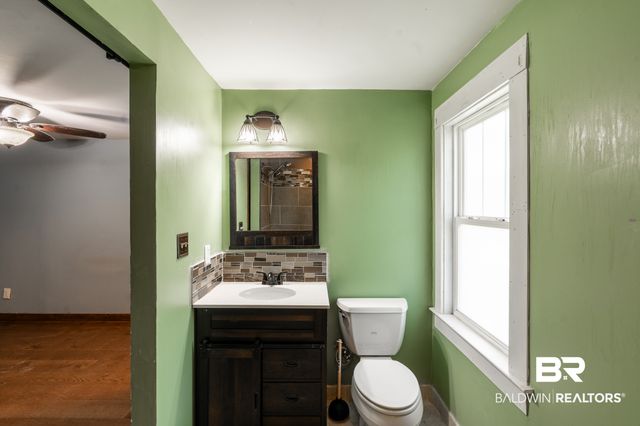 202 Forest St, Chickasaw, AL 36611