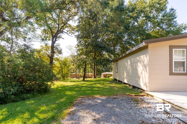 202 Forest St, Chickasaw, AL 36611