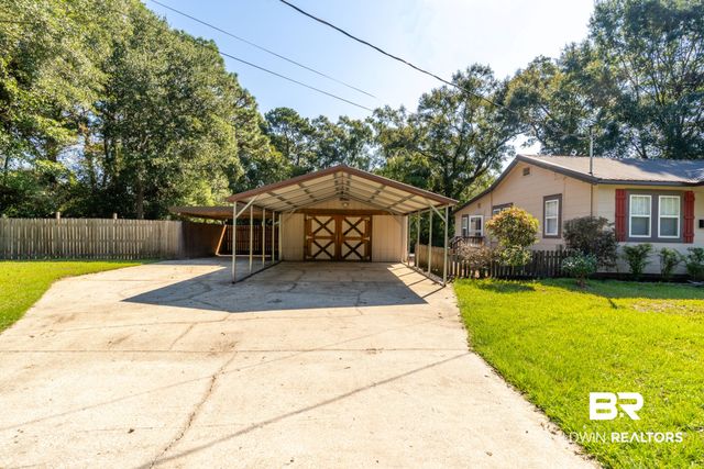 202 Forest St, Chickasaw, AL 36611