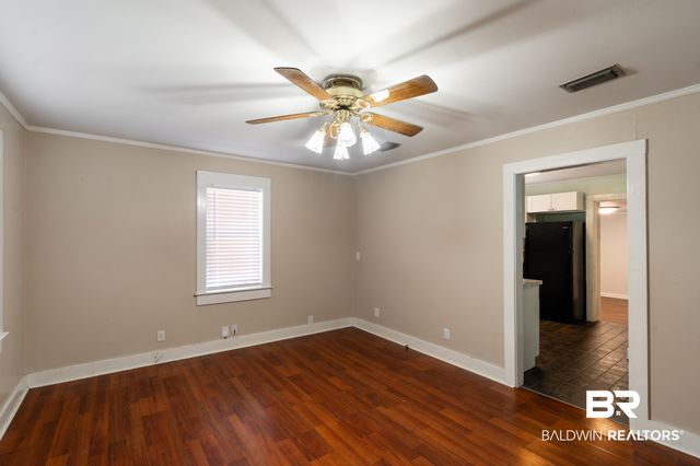 202 Forest St, Chickasaw, AL 36611