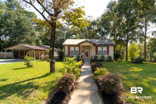 202 Forest St, Chickasaw, AL 36611