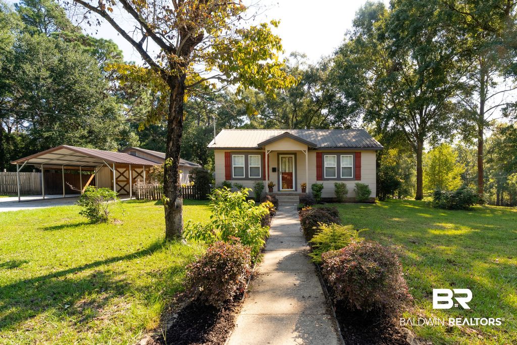 202 Forest St, Chickasaw, AL 36611