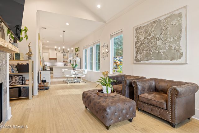 325 A Bacque Crescent Drive, Lafayette, LA 70503