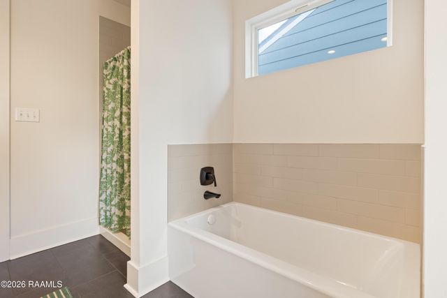 325 A Bacque Crescent Drive, Lafayette, LA 70503