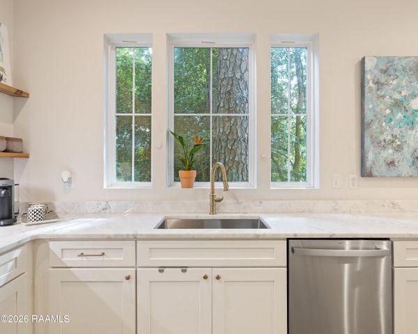 325 A Bacque Crescent Drive, Lafayette, LA 70503